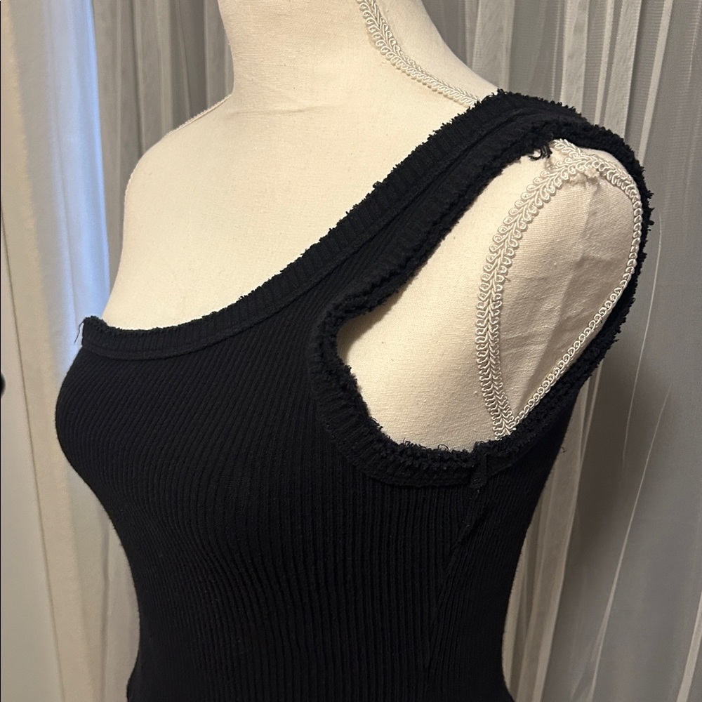 Urban Outfitters Black Ribbed One-Shoulder Crop Top Size Large - Picture 2 of 7